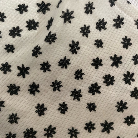 PacSun Black and White Floral Tank Top - Picture 4 of 4